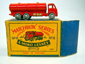 【送料無料】模型車 モデルカー マッチボックスタンカーレッドスモールサインボックスmatchbox rw 11a tanker red small esso sign in b box