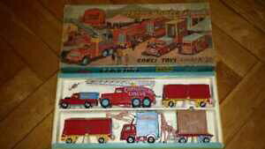 yz͌^ fJ[ R[M[`bp[tB[hT[JXZbgIWi{bNXcorgi gs 23 60er j chipperfield circus gift set in original box