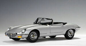 yz͌^ fJ[ I[gA[gWK[[hX^[V[YVo[A118 autoart jaguar roadster series iii v12silverrare