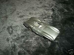 �y���������z�͌^�� ���f���J�[ ���C�L���O�����Z�f�X�V���o�[�A���[�h���C�o�[wiking mercedes silver arrow without driver acidic 4411 1w