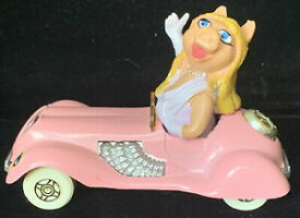 【送料無料】模型車 モデルカー コーギーミスピギーピンクカーマペットヘンソンアソシエイツメリーリンドレス1979 corgi miss piggy pink car muppet henson associates marylin dress gt britain