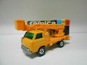 �y���������z�͌^�� ���f���J�[ �L���x���X�J�C�}�X�^�[�g�~�J�t���b�Onissan caball skymaster tomica flag f88 168