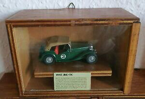 【送料無料】模型車 モデルカー マッチコレクティブルmatchbox collectible 1945 mgtc 1977 in homemade wooden box