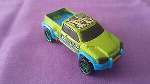 �y���������z�͌^�� ���f���J�[ �~�j�`���A�z�b�g�z�C�[�����K�f���[�e�Bminiature car hotwheels megaduty 2001 good condition