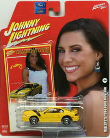 【送料無料】模型車 モデルカー ジョニーライトニングカレンダーカーズシリーズマロリーフォードマスタングjohnny lightning calendar cars series mallorys 1994 ford mustang yellow