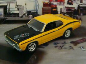 【送料無料】模型車 モデルカー プリマスダスターマッスルカースケールmopar 1971 71 plymouth 340 v8 duster muscle car 164 scale limited edition y