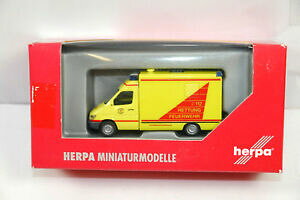 yz͌^ fJ[ wpXv^[XL[fherpa mb sprinter rtw rescue fire brigade model car 187 k33 a