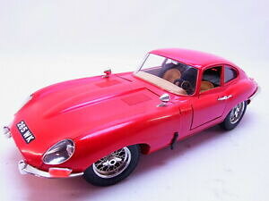 �y���������z�͌^�� ���f���J�[ �u�u���S�W���K�[�X�P�[��70921 bburago jaguar e 1961 in red approx 26cm 118 scale car
