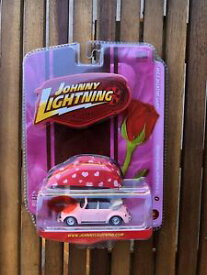 【送料無料】模型車 モデルカー ジョニーライトニングハッピーバレンタインデーフォルクスワーゲンビートルカブリオレjohnny lightning happy valentines day 1975 volkswagen beetle cabriolet r1