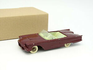【送料無料】模型車 モデルカー ディンキートイズフランシアフォードサンダーバードロッソdinky toys francia r 143 ford thunderbird rosso 555