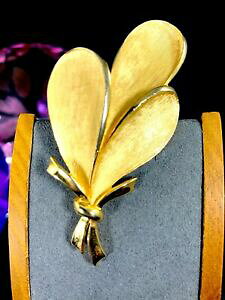 �y���������z�͌^�� ���f���J�[ �A�g���`�{�E�j�R���B���e�[�W�N���E���g���t�@���g�m�h���h�g���Y���~���e�u���[�`atractivo unico vintage 597ms crown trifari tono dorado tres ramillete broche