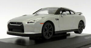 �y���������z�͌^�� ���f���J�[ ���[�h�V�O�l�`���[�X�P�[���V���o�[road signature 143 scale 43203nissan gt3 r35 silver