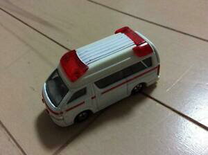 �y���������z�͌^�� ���f���J�[ �g�~�J�x�l�m310 ambulance tomica veneno