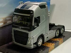 �y���������z�͌^�� ���f���J�[ �{���{�X�P�[���E�F��volvo fh 500 3 silver 13 axle 2 scale welly 32690ls