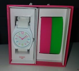 【送料無料】womens xhilaration white watch with extra straps, neon pink amp; green