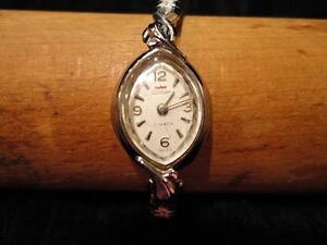 yzwaltham ladies wrist watch silver tone 17 jewel swiss wind up vintage