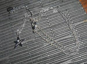 �y���������z�l�b�N���X�@�A�K�T���[�����O�X�g�[���Y�^���[agatha rolling stones tour de cou toile neuf