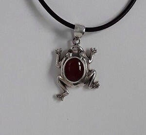 �y���������z�l�b�N���X�@�J�G���y���_���g�V���o�[agnes creations beau pendentif grenouille argent 925 orne dune cornaline