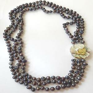 yzlbNX@AWFgfBp[tBI[collana donna argento 3 fili di perle grigie e susta fiore madreperla grigia 96