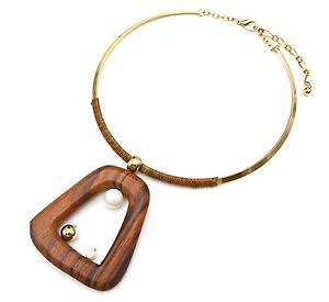 yzlbNX@NvgNR[hx[Wcc1540e collier plastron torque mtal dor avec cordon beige et pendentif t