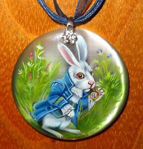�y���������z�l�b�N���X�@�E�T�M�y���_���g�A���X���V�Alapin blanc pendentif russe authentique alice au pays des merveilles