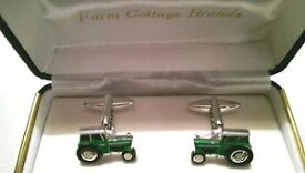 【送料無料】メンズアクセサリ—　ジョンディアマッシートターカフリンクスtractor cufflinks in blue, red or green farming fendt john deere massey ih claas