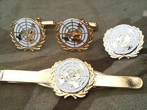 【送料無料】メンズアクセサリ? ホワイトカフスボタンバッジネクタイクリップセットunited nations white un cufflinks, badge, tie clip military gift set