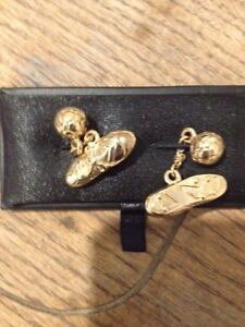 yzYANZT?@tbg{[u[cJtNX{bNXgold plated football boot cuff links, in box