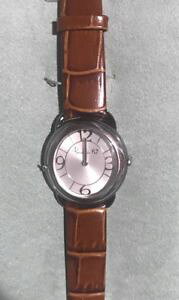 �y���������z�r���v�@�E�H�b�`�@���f�B�[�X���U�[�X�g���b�v�X�C�Xpomellato 67 edicin limitada damas reloj suizo con correa de cuero