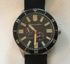 �y���������z�r���v�@�E�H�b�`�@�_�C�o�[orologio spinnaker modello hass diver