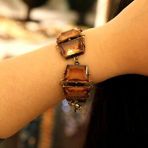 �y���������z�u���X���b�g�@�A�N�Z�T��?�@�u���X���b�g�I�����W�u���E��woman bracelet amber brown colour geometry original evening wedding gift ct3