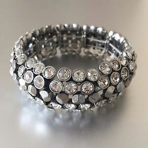 yzuXbg@ANZT?@\tBAAbTu[WNX^Xgb`uXbgawesome lia sophia assemblage crystal stretch statement bracelet