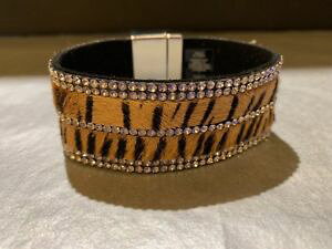 �y���������z�u���X���b�g�@�A�N�Z�T��?�@�A�j�}���v�����g�u���X���b�g listinggorgeous animal print statement bracelet nwt, free shipping, love