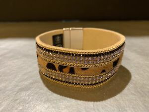 �y���������z�u���X���b�g�@�A�N�Z�T��?�@�A�j�}���v�����g�u���X���b�g listinggorgeous animal print statement bracelet nwt, free shipping, love