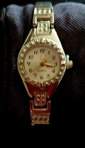 �y���������z�u���X���b�g�@�A�N�Z�T��?�@�N�I�[�c�u���X���b�g�A�i���O listingfashion watch women quartz 14 kt gold plated bracelet analog watches