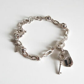 【送料無料】ブレスレット　アクセサリ—　ブレスレットシルバートーンキークリスタルタグチェーン100 authentic folli follie charm bracelet silver tone key crystal tag chain