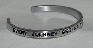 �y���������z�u���X���b�g�@�A�N�Z�T��?�@�X�e�b�v�n���h���C�h�u���X���b�gevery journey begins with a single step handmade amp; polished bracelet