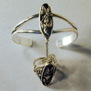 �y���������z�u���X���b�g�@�A�N�Z�T��?�@�X���[�u�u���X���b�g�������O���f�B�[�X�V���o�[butterfly flower slave bracelet 01 jewelry ring set women ladies silver j