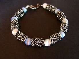 【送料無料】ブレスレット　アクセサリ—　ビーズブレスレットガラスビーズ7 pebble beaded bracelet with blue and white opaque glass beads