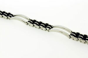 yzuXbg@ANZT?@XeXX`[pluXbgX`[VR[2 panel bracelet in stainless steel with steelsilicone interlinks b32