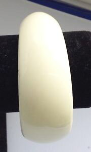 【送料無料】ブレスレット アクセサリ? ベージュa05desingrigid wide bracelet desing modern form silver and beige a05