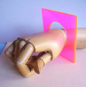 yzuXbg@ANZT?@uXbglIsN2584 plexi bracelet neon pink