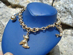 �y���������z�u���X���b�g�@�A�N�Z�T��?�@�v���[�g�r���e�[�W�u���X���b�gbeautiful vintage bracelet in gold plate and charms