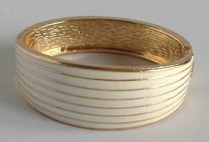 yzuXbg@ANZT?@re[WuXbgzCgGiS[hA[fR[trigid vintage bracelet white enamel gold coloured deco relief a20