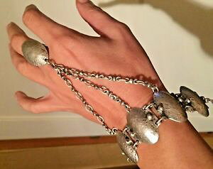 yzuXbg@ANZT?@re[WAeB[NVo[uXbgX[uOvintage antique silver metal hand chain oval charms bracelet slave rings jewelry