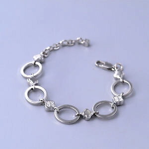 yzuXbg@ANZT?@zCgNX^Vo[g[N`F[uXbgdyrberg kern white crystal silver tone link chain statement bracelet