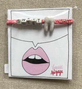 �y���������z�u���X���b�g�@�A�N�Z�T��?�@�s���N�Z���~�b�N�u���X���b�g venessa arizaga pink and white sweet tooth ceramic charm bracelet va282047