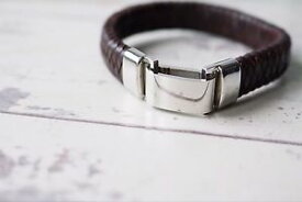 【送料無料】ブレスレット　アクセサリ—　パーソナライズブレスレットpersonalised leather bracelet engraved gift