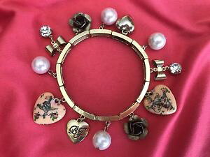 �y���������z�u���X���b�g�@�A�N�Z�T��?�@�W�����\�����B���e�[�W�e�B�[�p�[�e�B�u���X���b�gbetsey johnson vintage tea party rosebud fly to me puffy heart charm bracelet