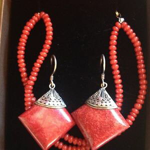 �y���������z�u���X���b�g�@�A�N�Z�T��?�@�u���X���b�g�C�������Ored coral bracelet and earrings with sterling silver